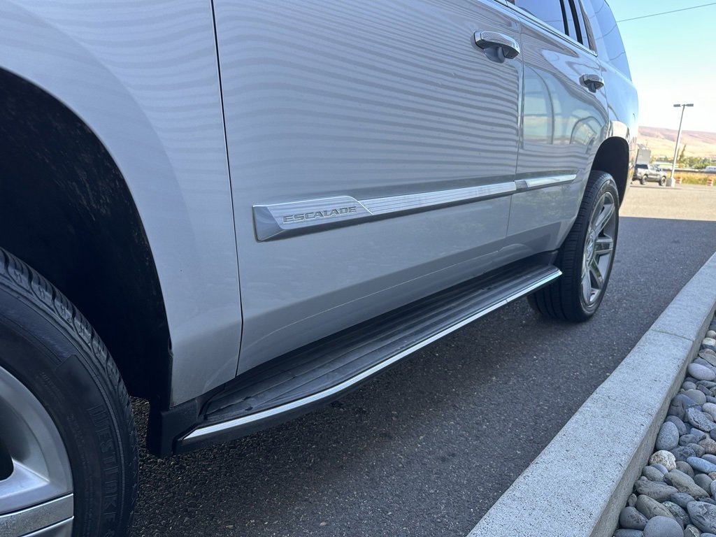 Used 2020 Cadillac Escalade Luxury image 13