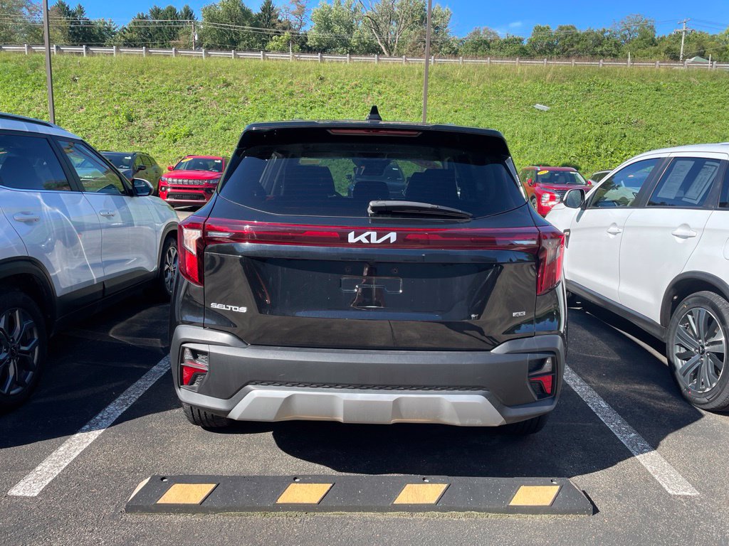 Used 2025 Kia Seltos LX AWD/4WD image 4