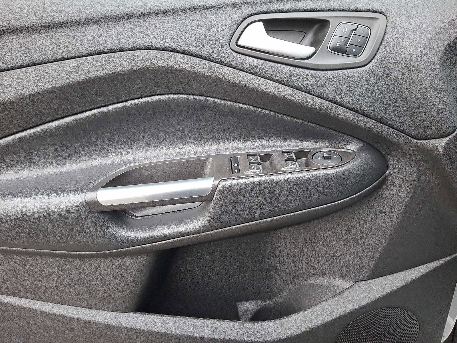 Used 2019 Ford Escape Titanium image 13