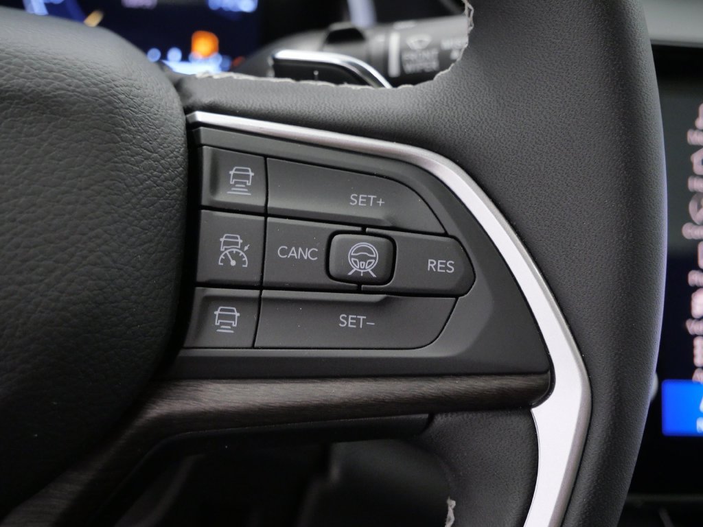 Used 2026 Jeep Grand Cherokee Altitude AWD/4WD image 18