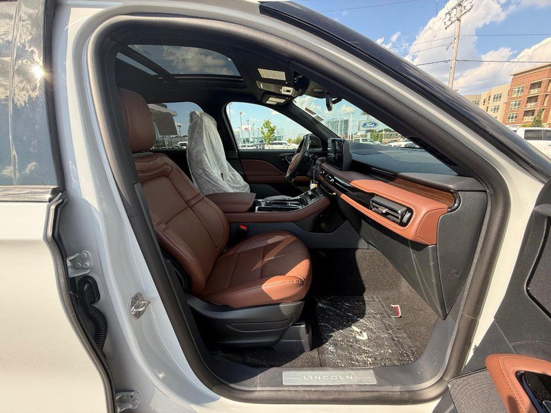 New 2027 Lincoln Aviator Reserve w/ Jet Appearance Package AWD/4WD image 5