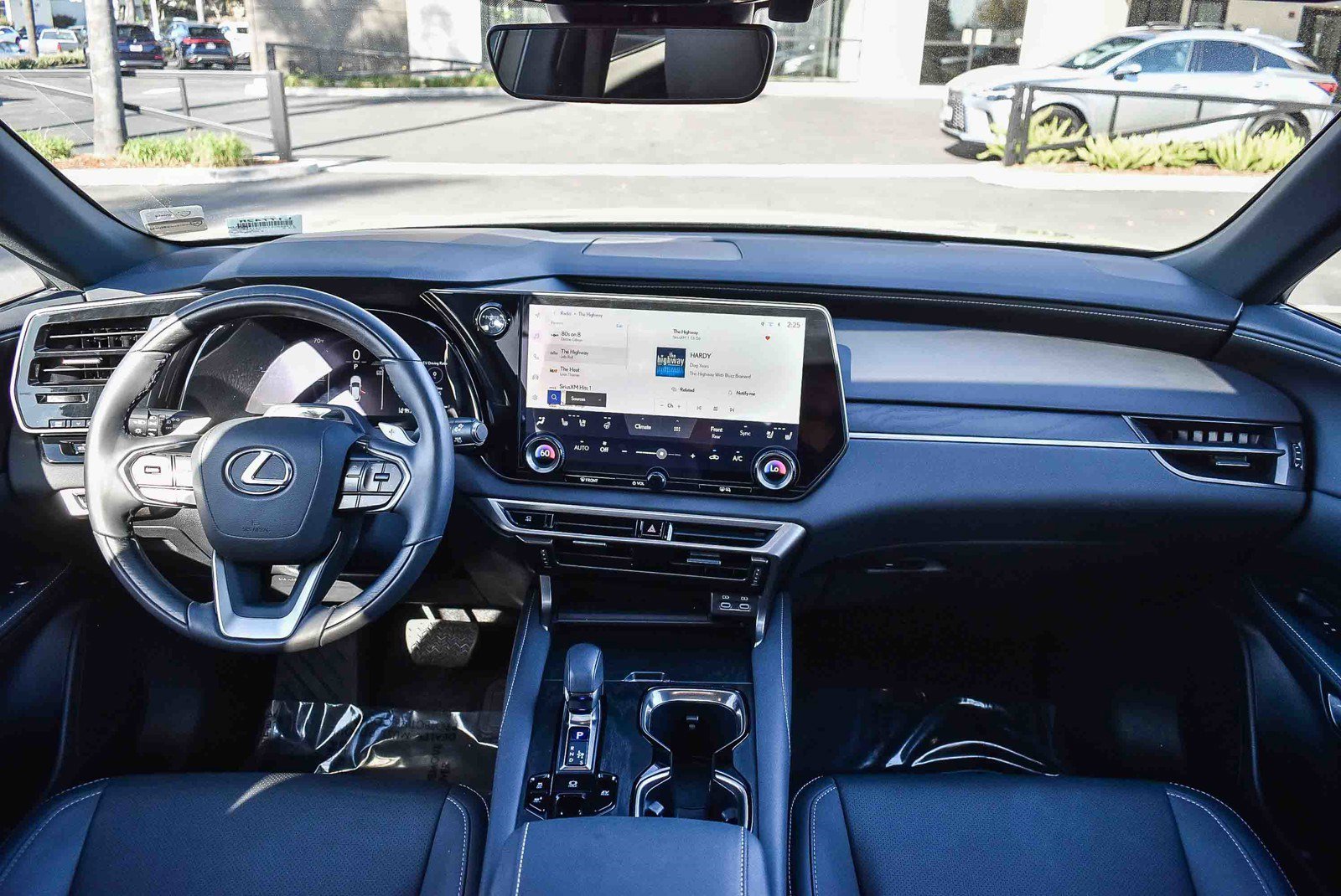 Used 2025 Lexus RX 350h image 12