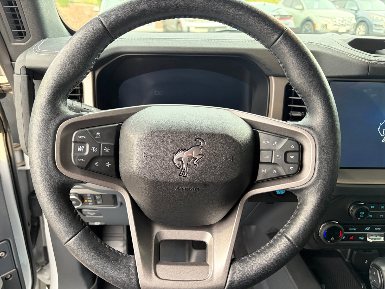 Used 2025 Ford Bronco Outer Banks w/ Sasquatch Package AWD/4WD image 9