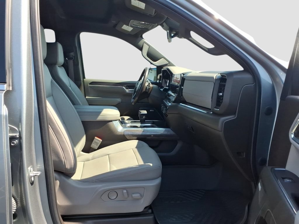 Used 2023 Chevrolet Silverado 1500 LTZ AWD/4WD image 10