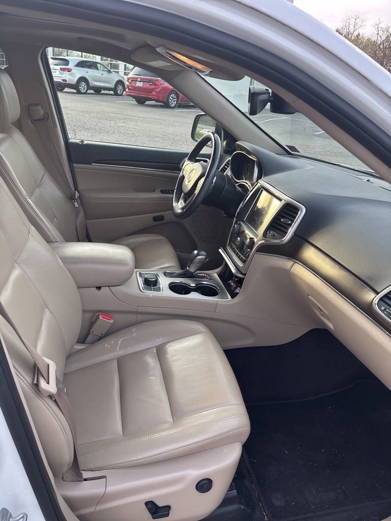 Used 2017 Jeep Grand Cherokee Limited image 15