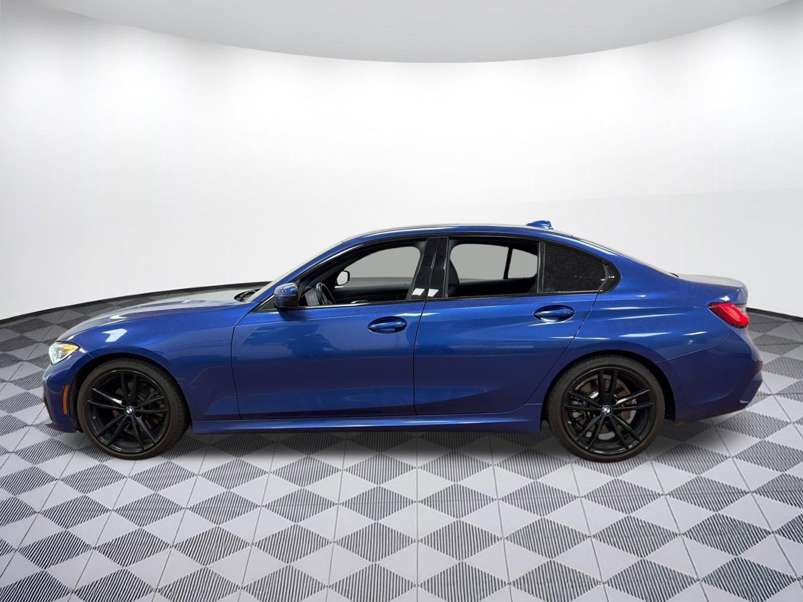 Used 2020 BMW 330i Sedan w/ M Sport Package image 2