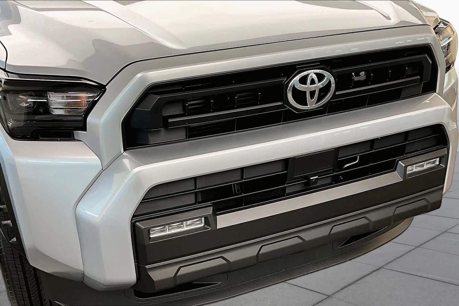 Used 2025 Toyota 4Runner SR5 RWD image 30