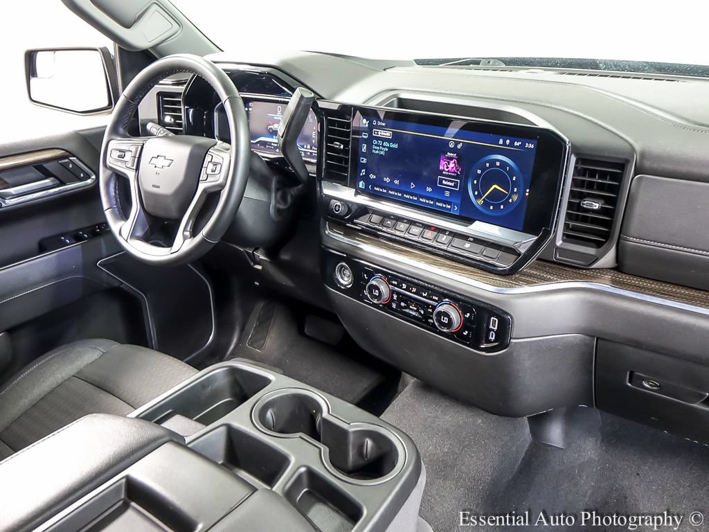 Used 2024 Chevrolet Silverado 1500 LT AWD/4WD image 25