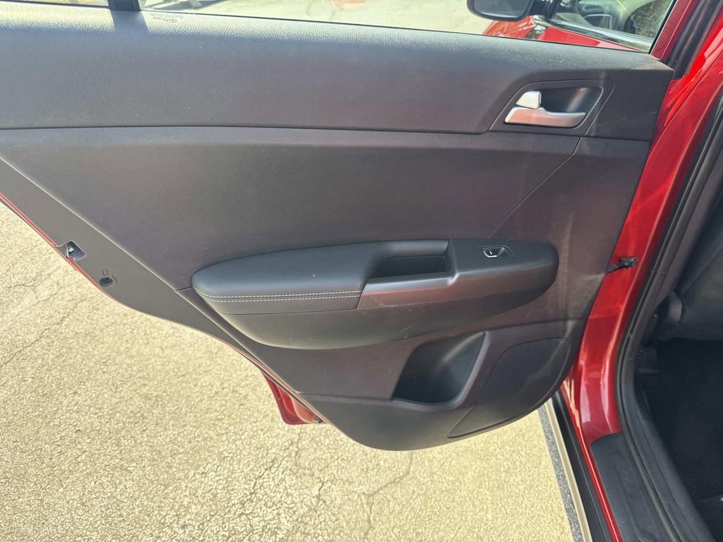 Used 2020 Kia Sportage LX AWD/4WD image 16