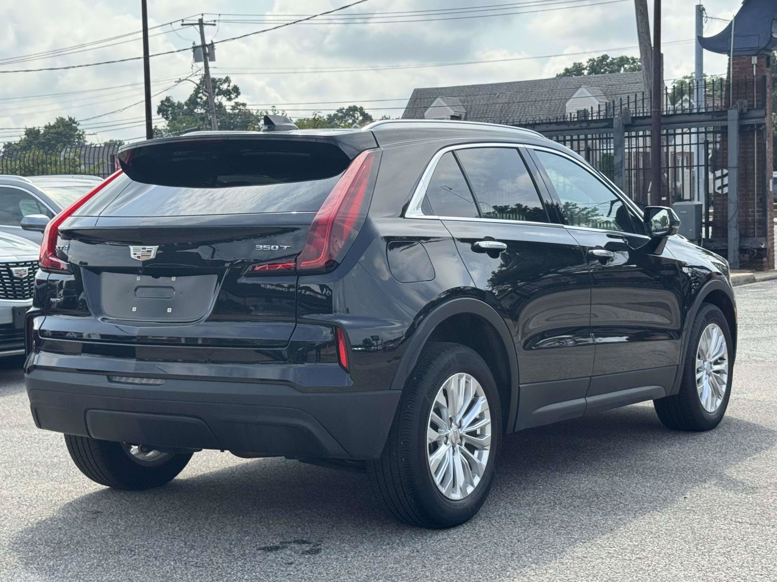 Certified 2024 Cadillac XT4 Luxury w/ Cold Weather Package AWD/4WD image 5