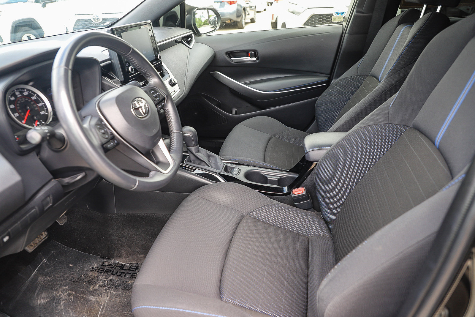Used 2022 Toyota Corolla SE w/ SE Premium Package FWD image 17