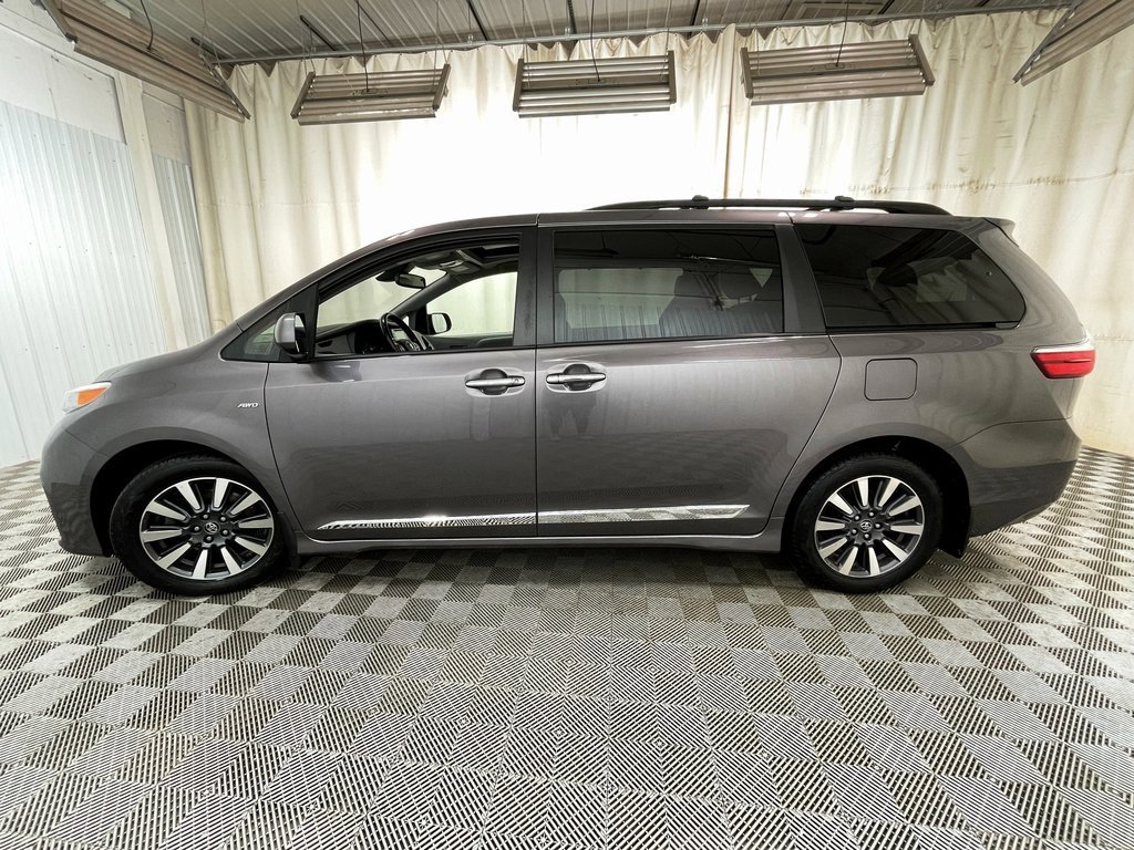 Used 2019 Toyota Sienna XLE image 19