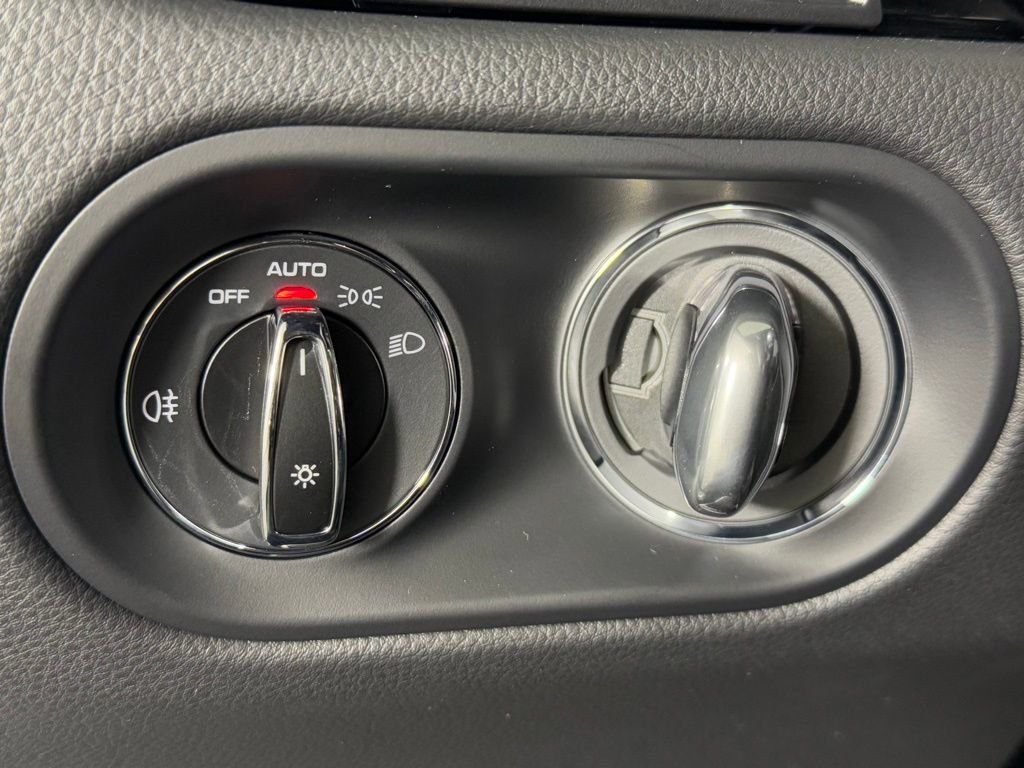 New 2026 Porsche Macan image 33