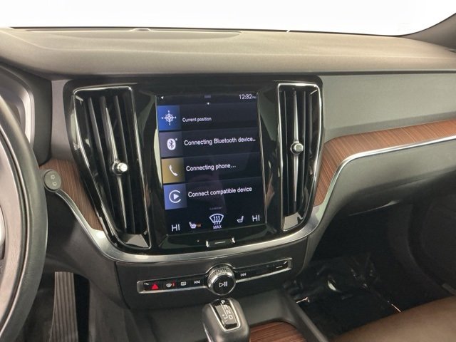 Used 2021 Volvo V60 T5 Cross Country image 17