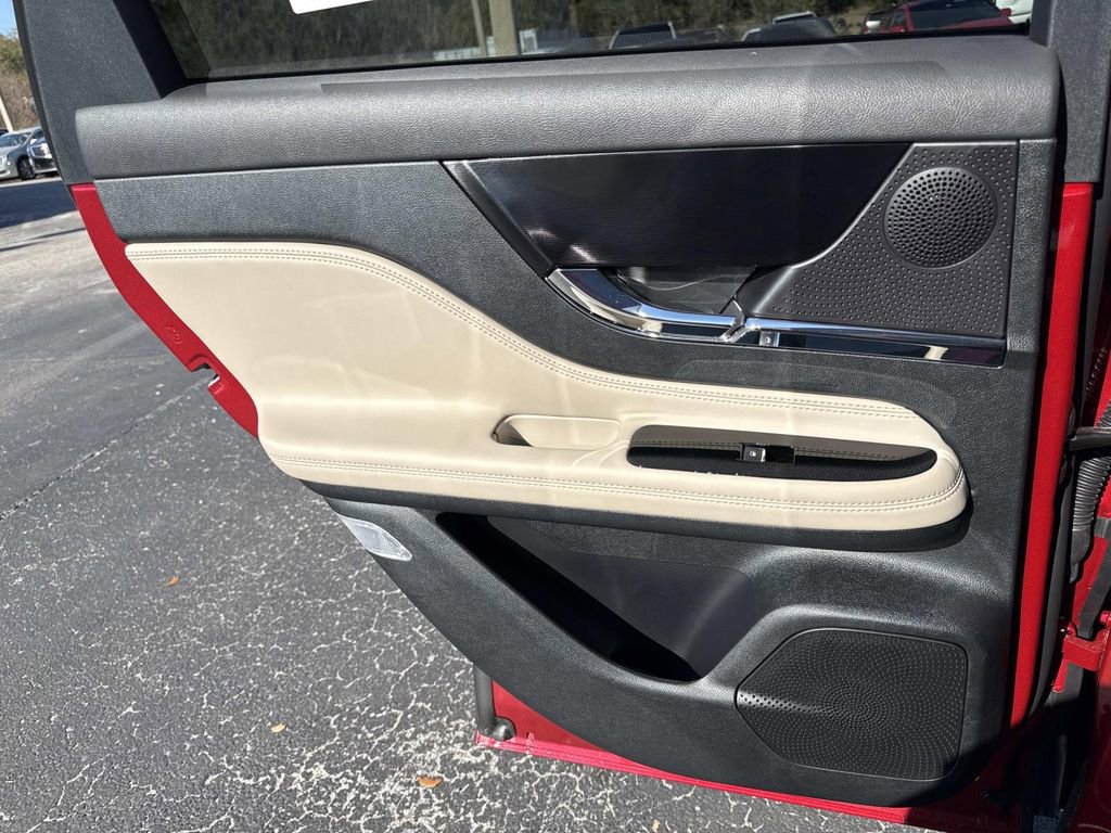 New 2026 Lincoln Corsair Reserve w/ Jet Appearance Package image 13