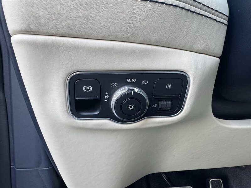 Used 2022 Aston Martin DBX AWD/4WD image 20