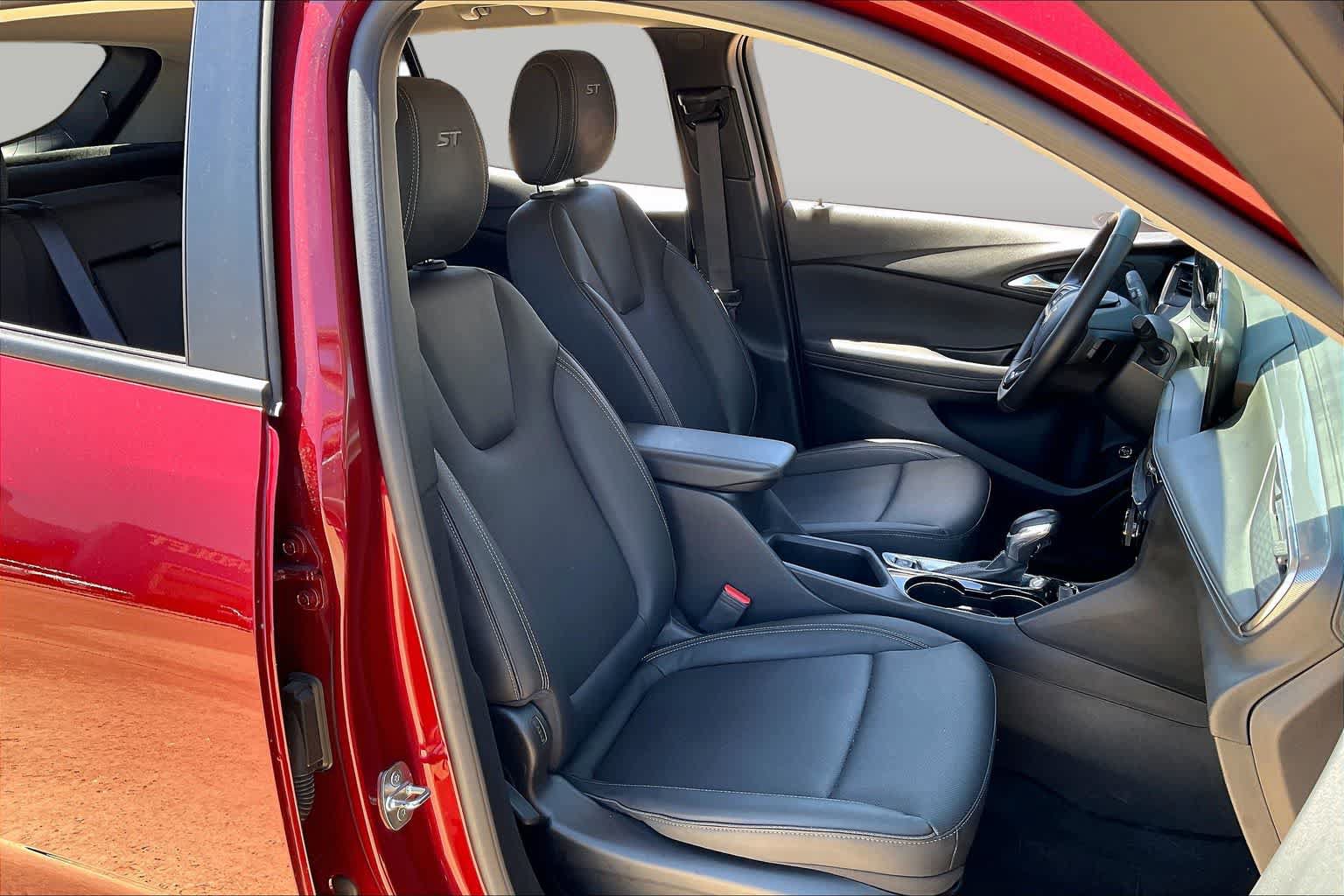 Used 2024 Buick Encore GX Sport Touring w/ Comfort Package FWD image 10