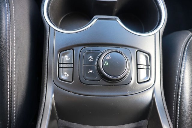 Used 2023 GMC Terrain SLT image 17