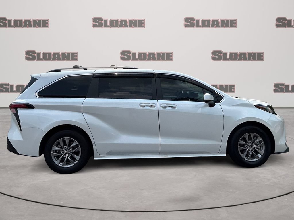 Used 2022 Toyota Sienna XLE w/ XLE Plus Package FWD image 6