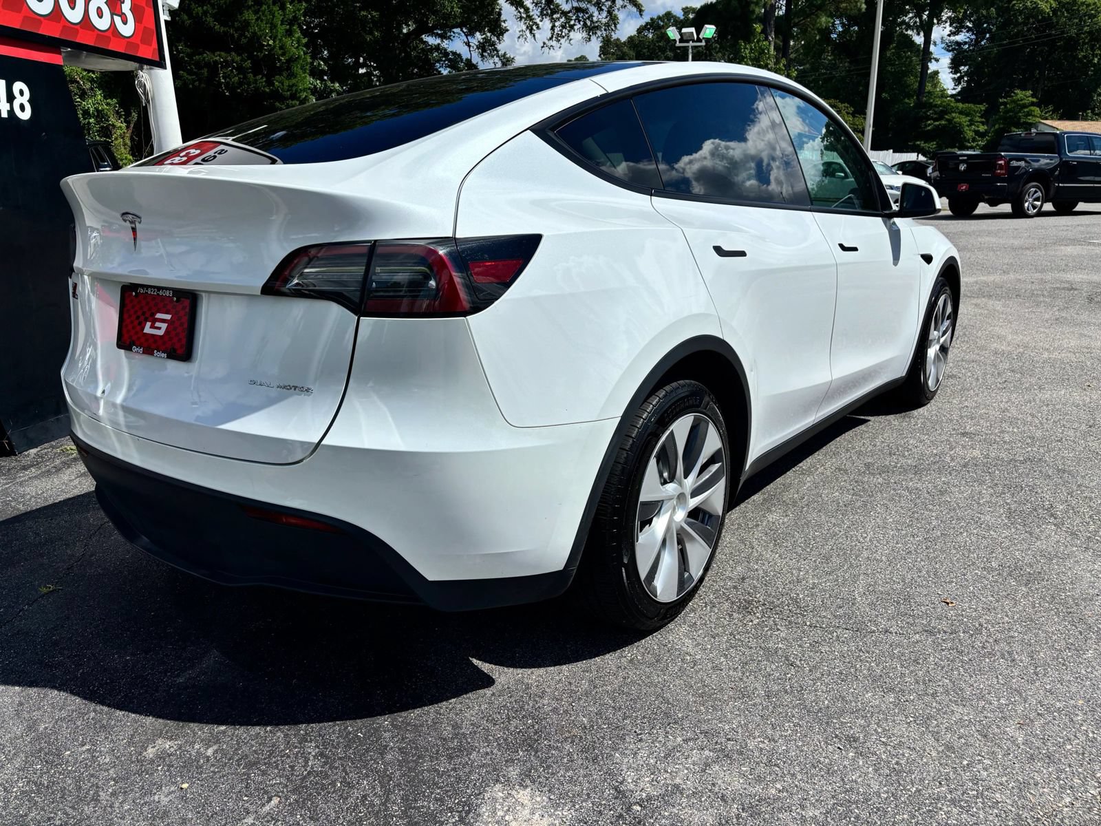 Used 2023 Tesla Model Y Long Range AWD/4WD image 3