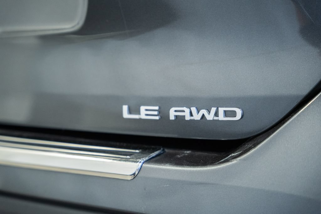 Used 2023 Toyota Highlander LE AWD/4WD image 7