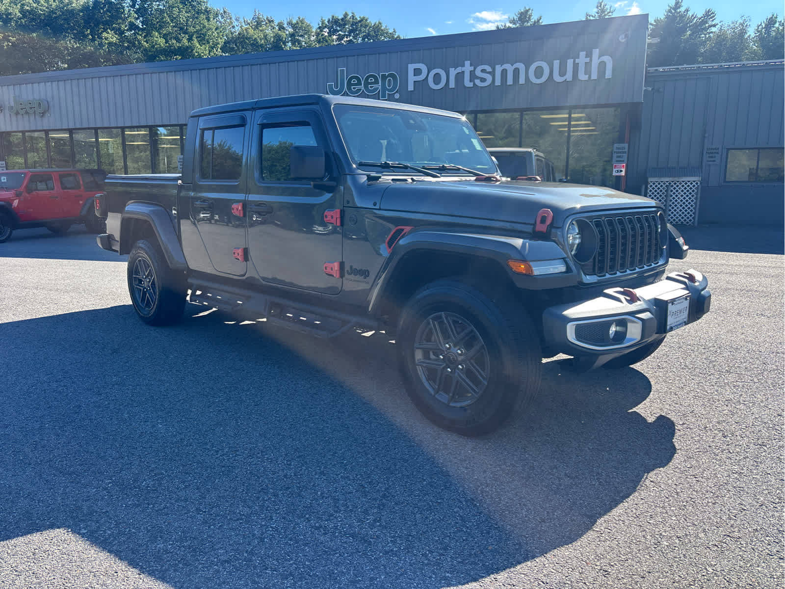 Used 2024 Jeep Gladiator Sport AWD/4WD image 1