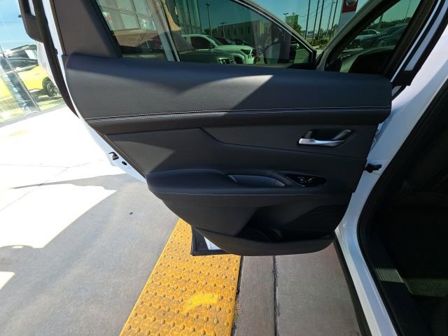 Used 2025 Nissan Murano SL w/ Cargo Package AWD/4WD image 23