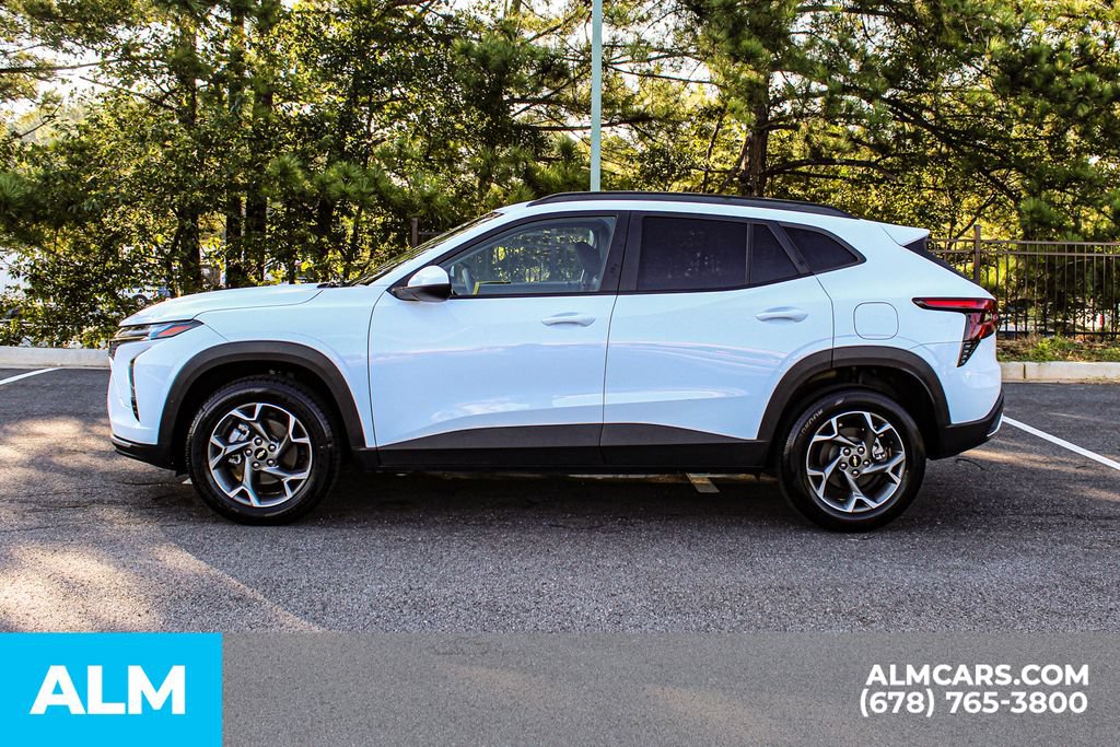 Used 2025 Chevrolet Trax LT FWD image 6
