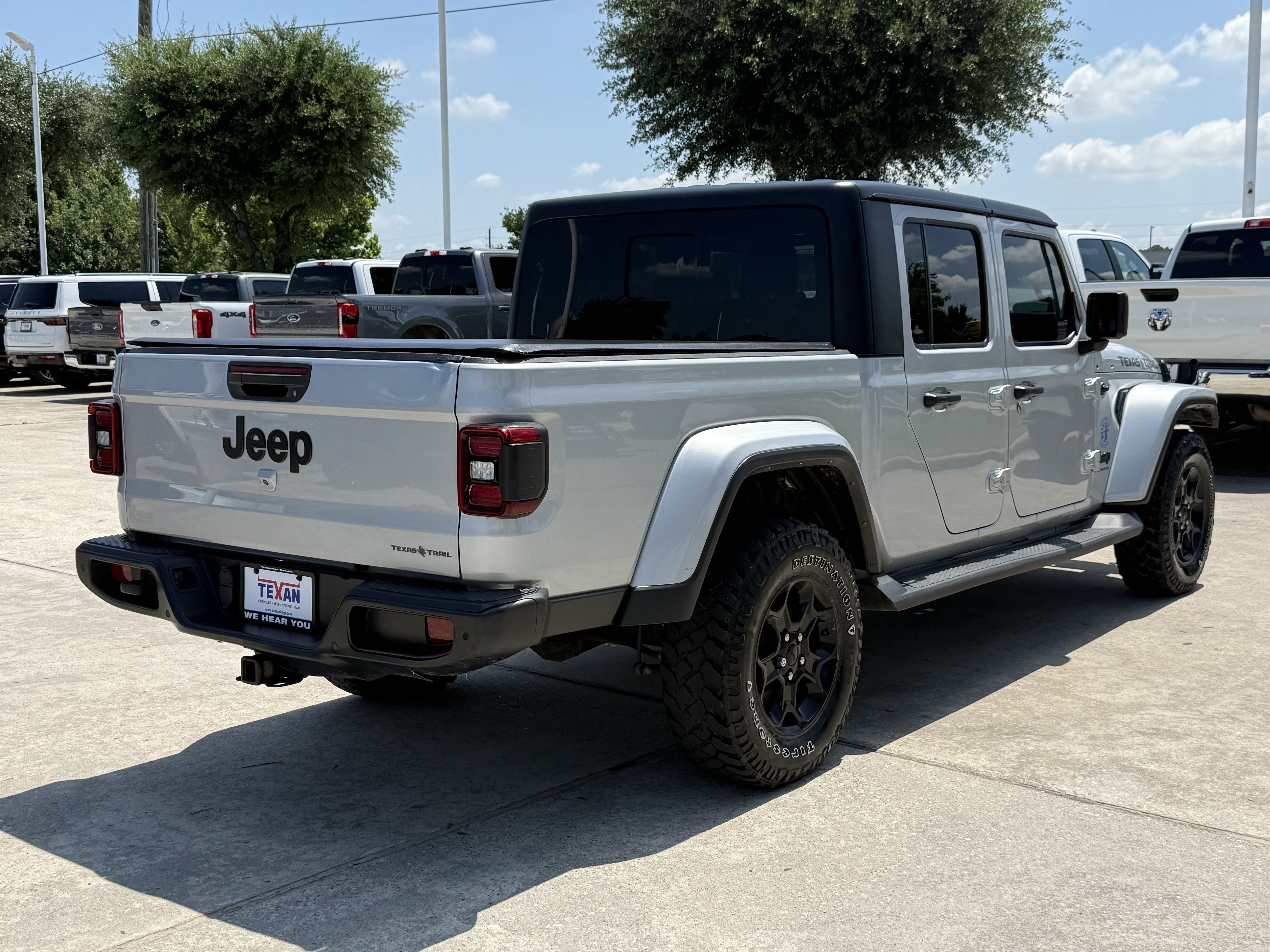 Used 2023 Jeep Gladiator Sport AWD/4WD image 5