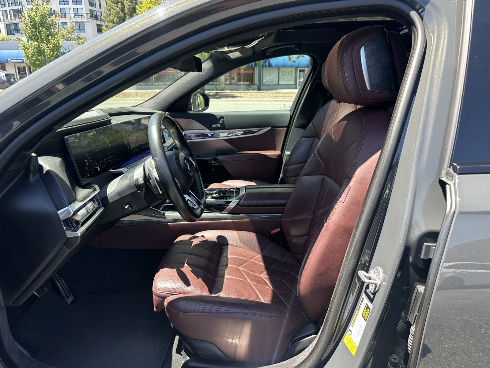 Used 2023 BMW 740i w/ Parking Assistance Package RWD image 18
