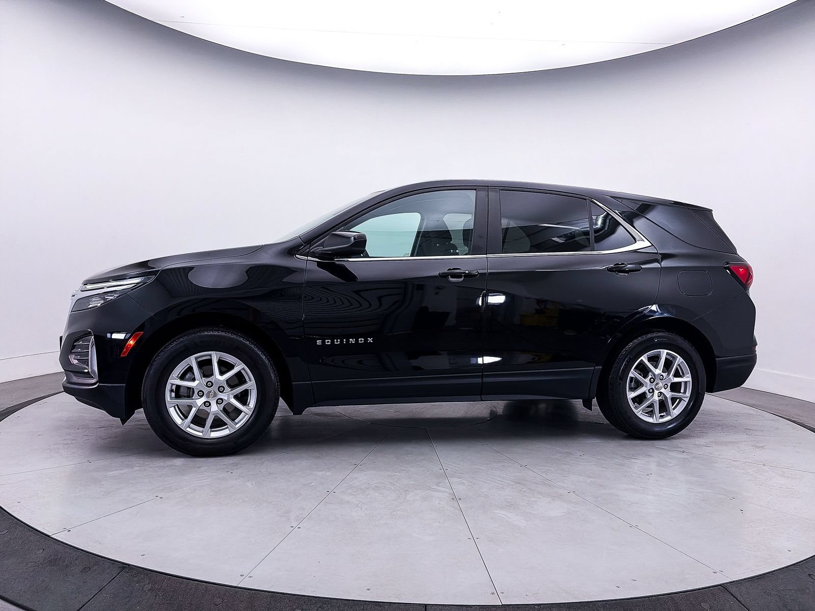 Used 2023 Chevrolet Equinox LT FWD image 36