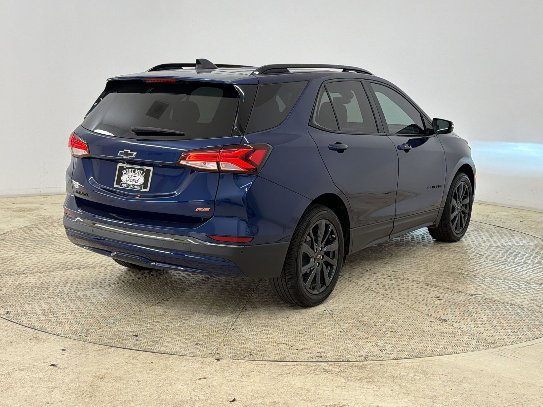 Used 2022 Chevrolet Equinox RS w/ RS Leather Package image 9