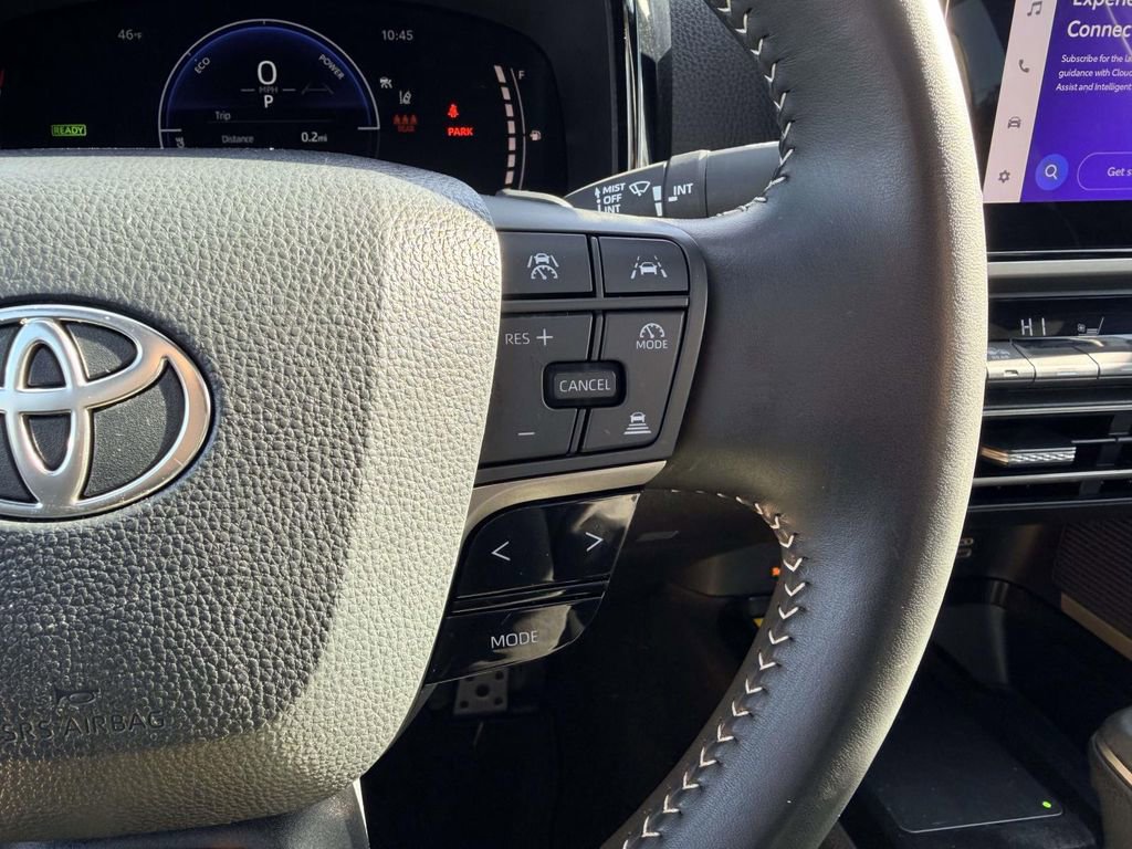 Used 2025 Toyota Camry SE image 7