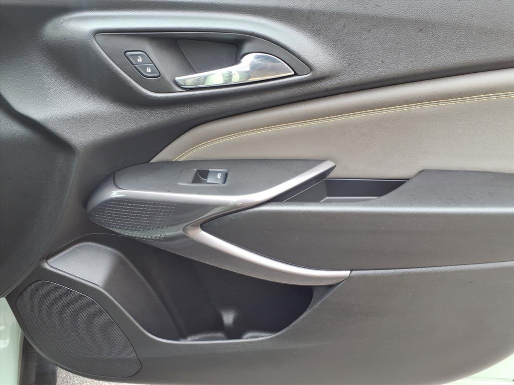 Used 2025 Chevrolet Trax ACTIV w/ Sunroof Package image 24