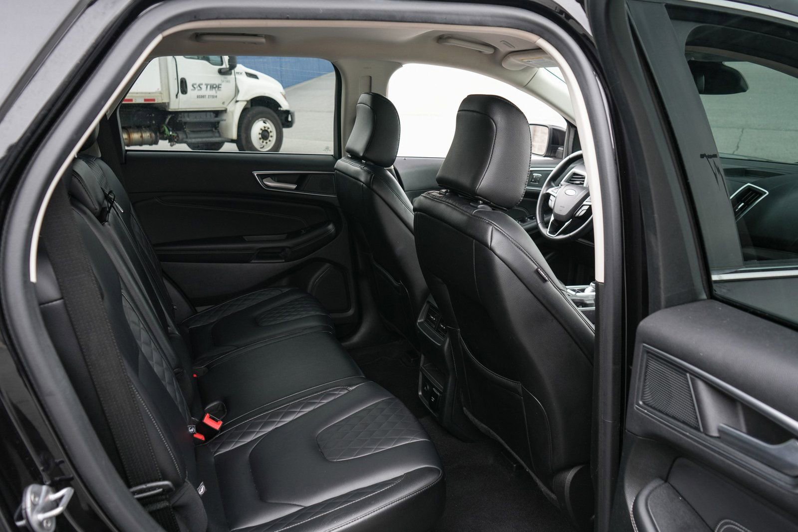 Used 2024 Ford Edge Titanium image 19