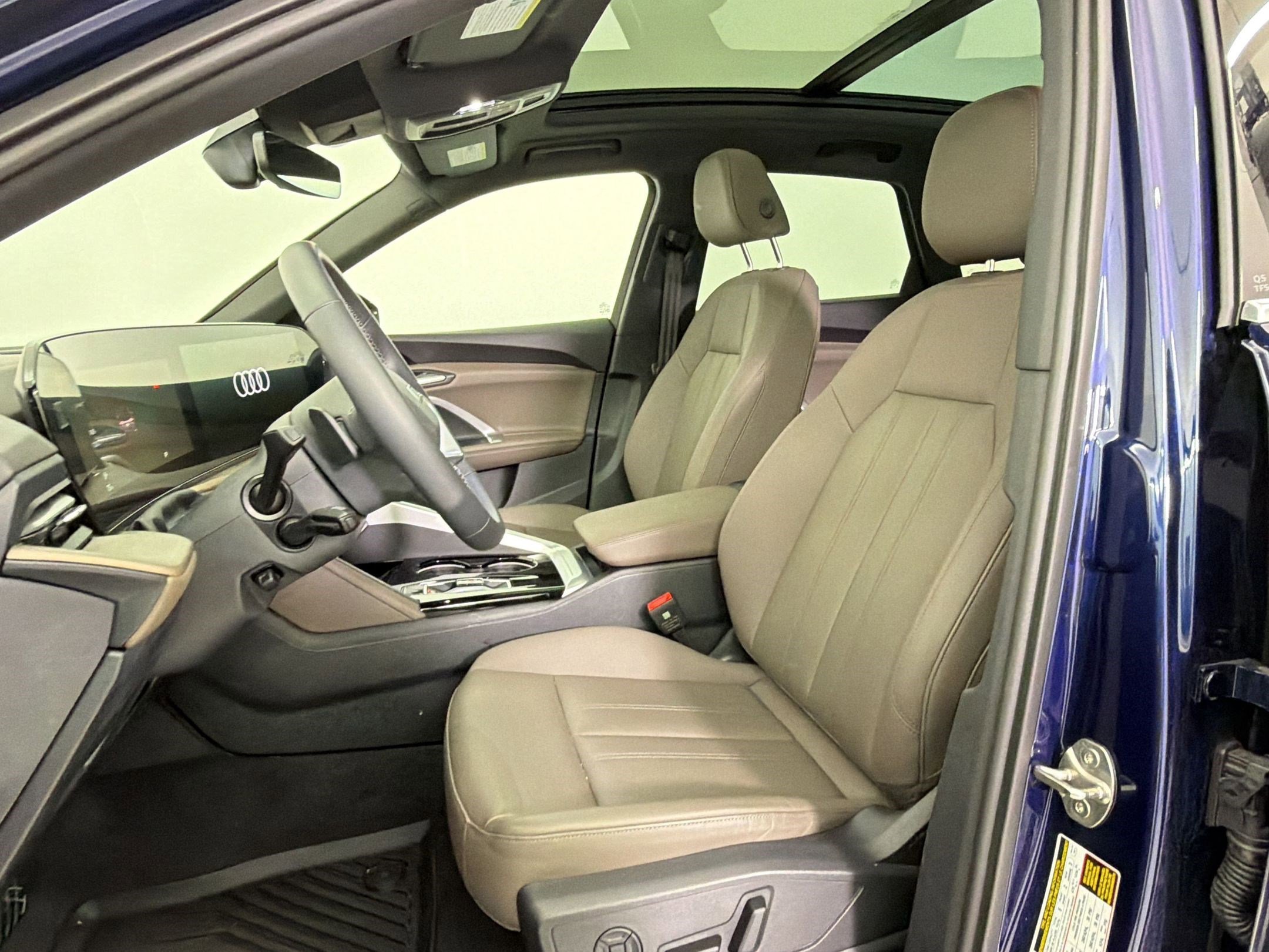 Certified 2025 Audi Q5 Premium w/ Convenience Package image 5