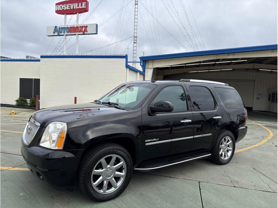 Used 2010 GMC Yukon Denali image 1