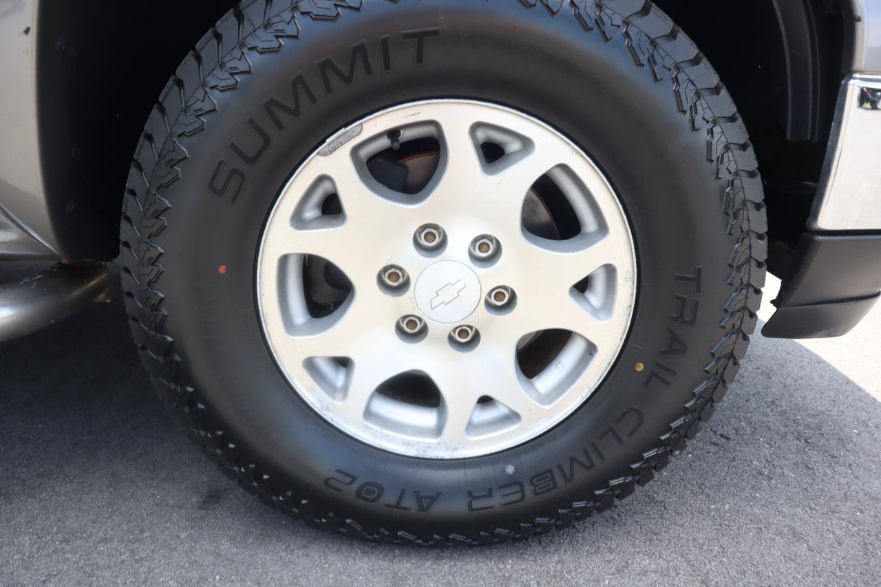 Used 2006 Chevrolet Silverado 1500 LT w/ Onstar Plus Package AWD/4WD image 19
