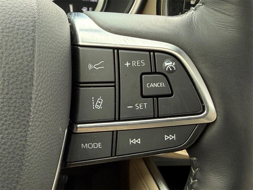 Used 2021 Toyota Highlander Limited image 19