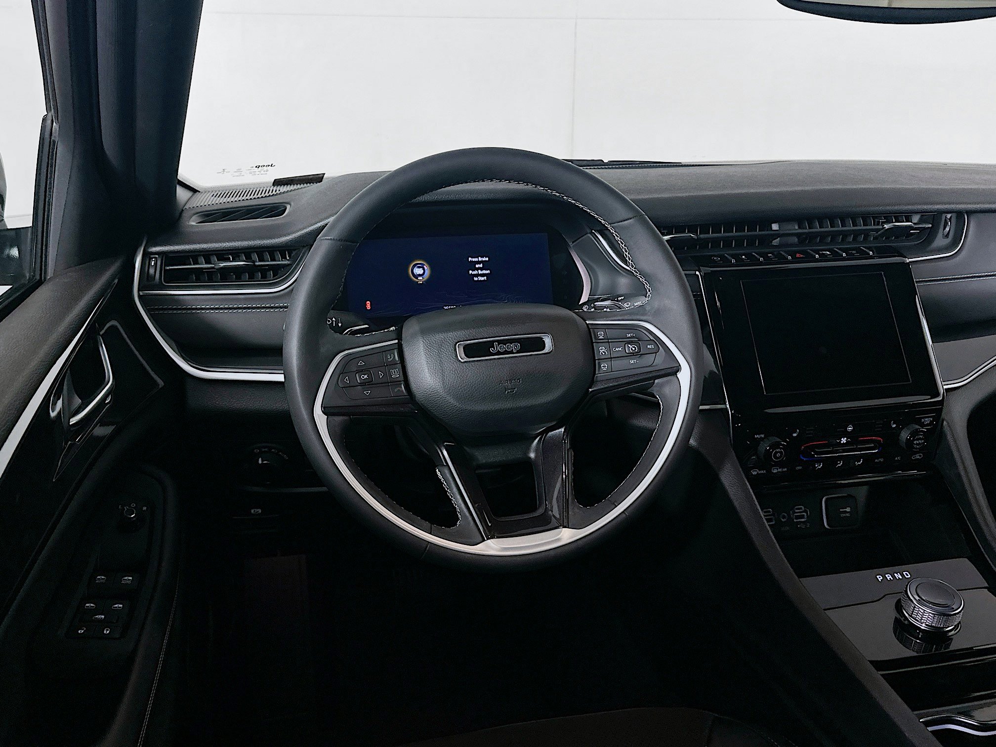 Used 2023 Jeep Grand Cherokee Altitude image 18