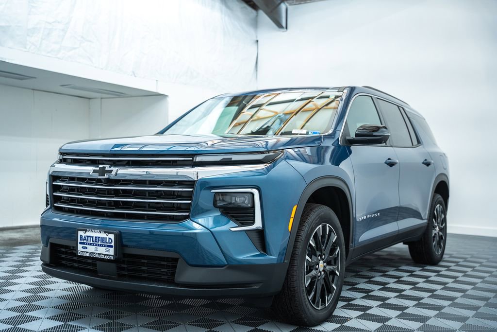 New 2026 Chevrolet Traverse LT w/ Sun and Wheel Package AWD/4WD image 3