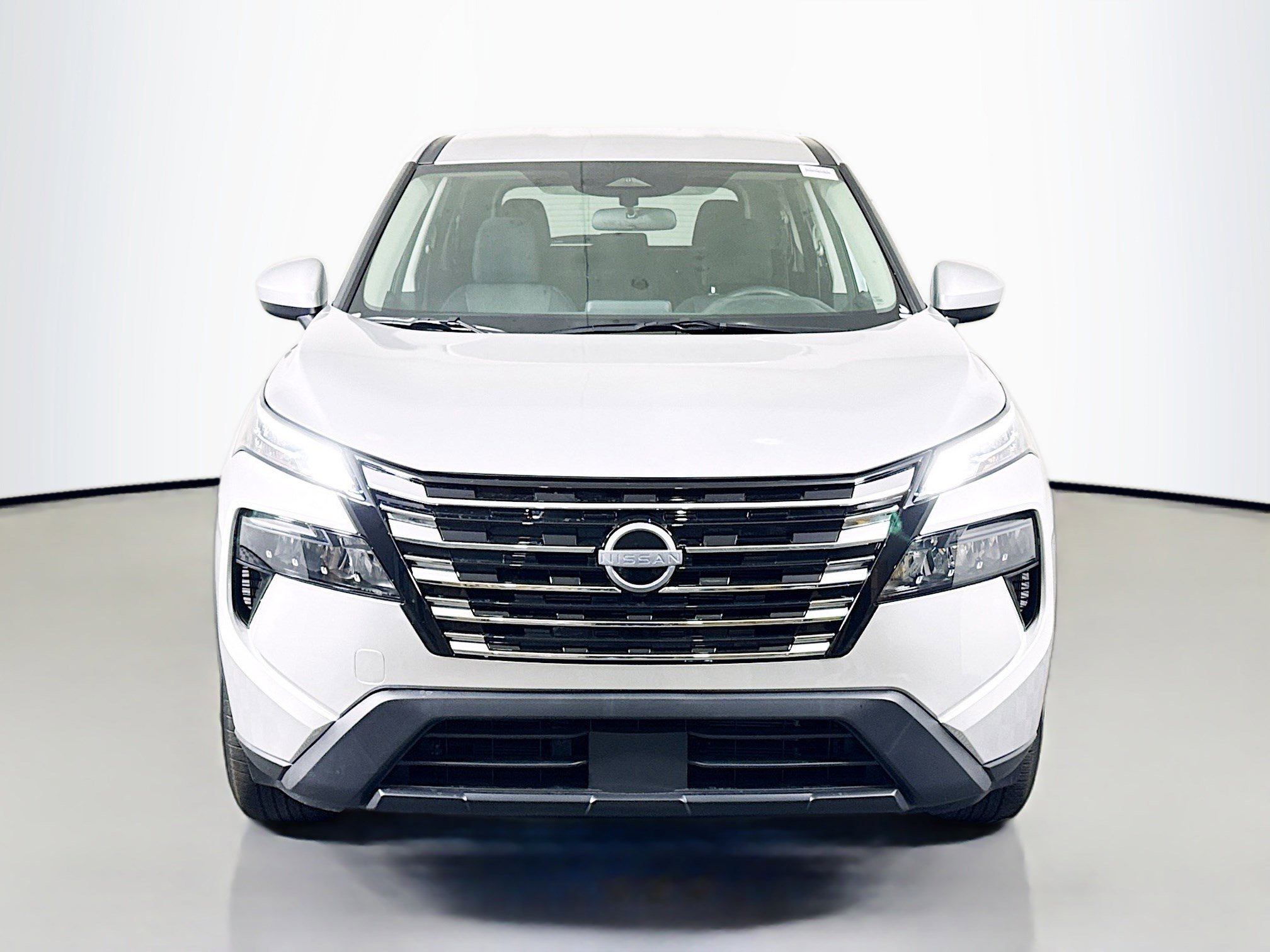 Used 2025 Nissan Rogue SV image 2