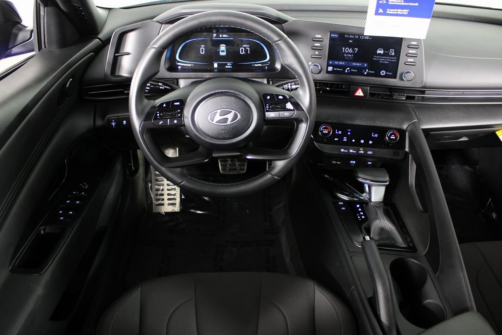 Certified 2025 Hyundai Elantra Sport image 4