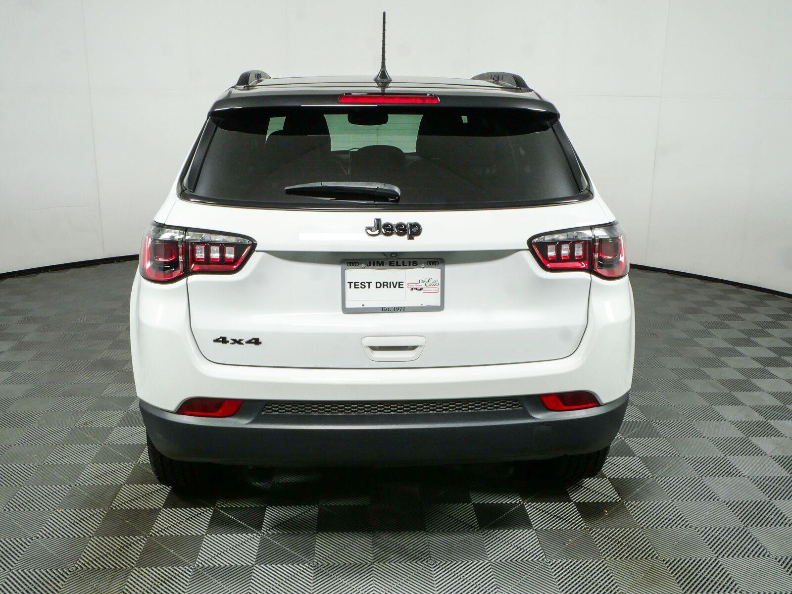 Used 2023 Jeep Compass Latitude w/ Sun and Sound Group AWD/4WD image 28