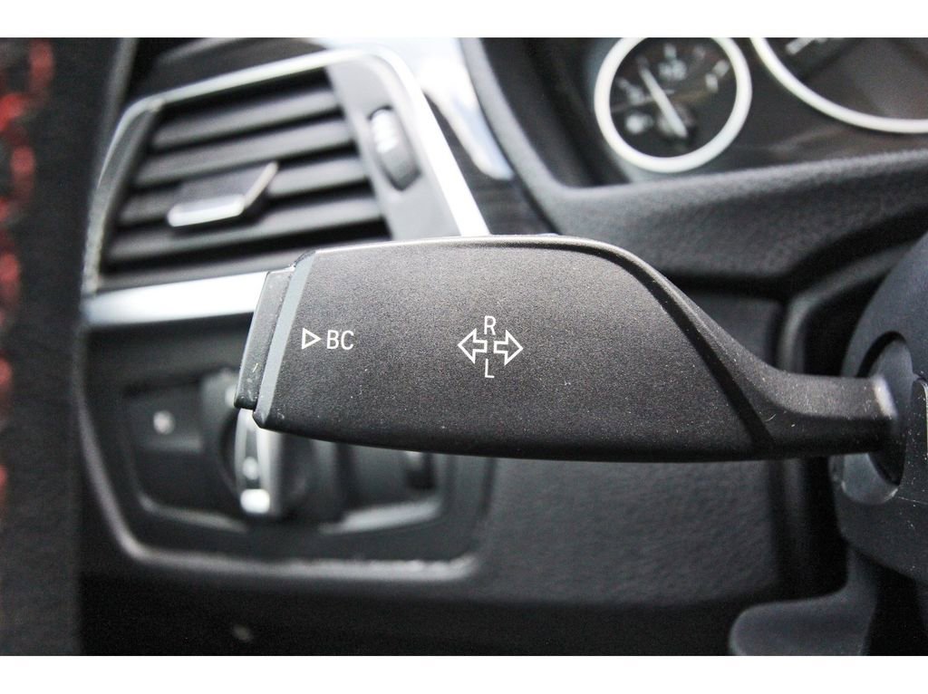 Used 2017 BMW 330e image 21