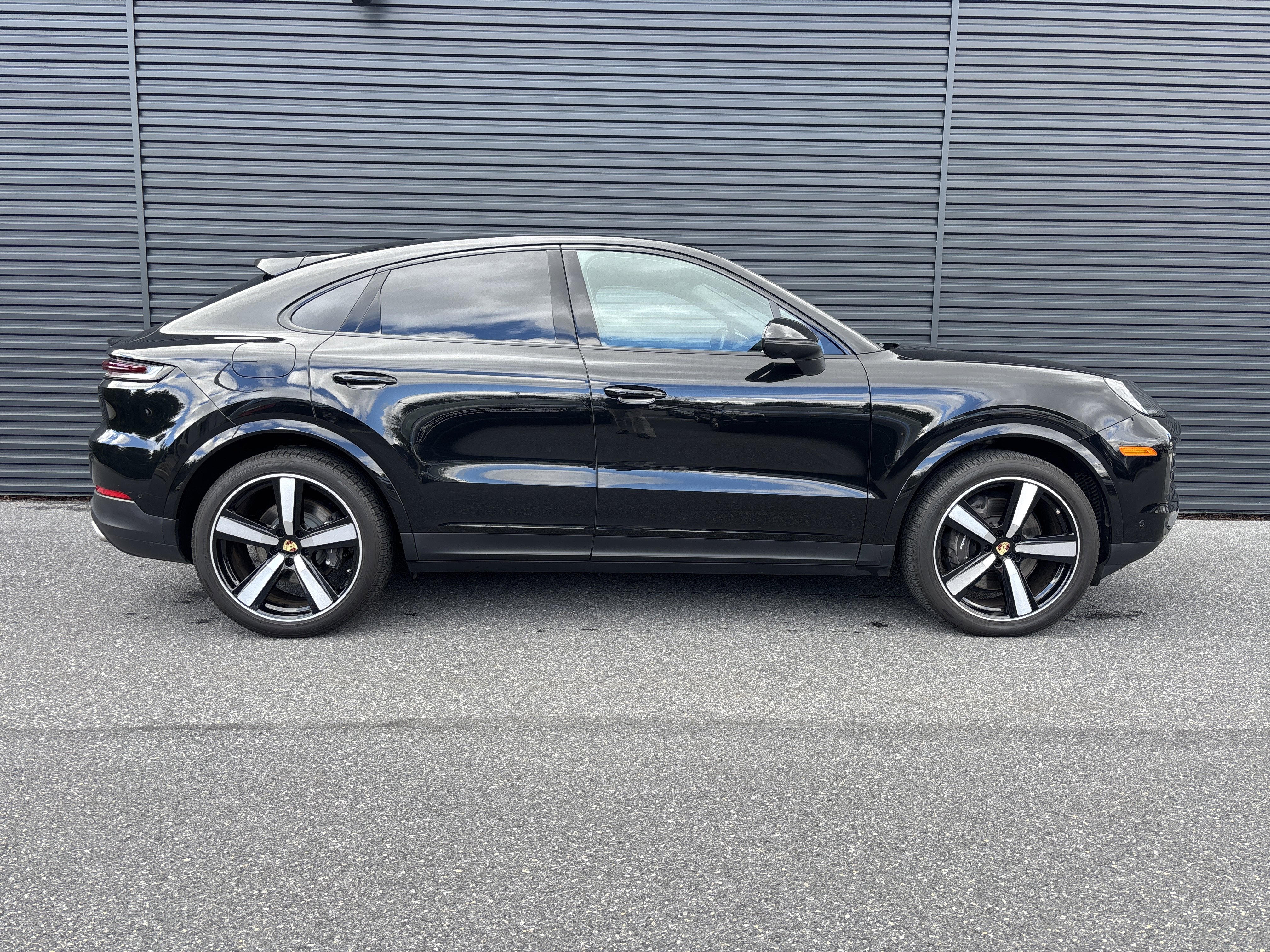 Certified 2024 Porsche Cayenne Coupe image 6