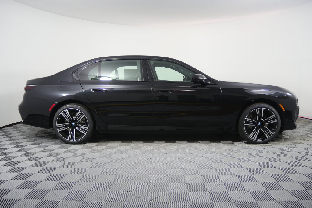 New 2026 BMW 750e xDrive AWD/4WD image 3