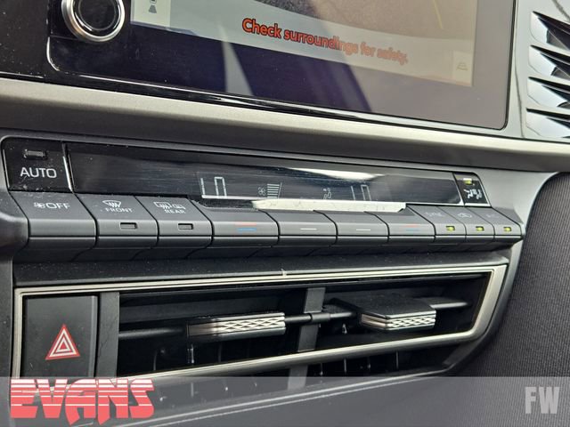 Used 2025 Toyota Camry LE FWD image 9