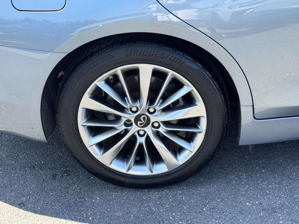 Used 2019 INFINITI Q50 Luxe w/ Essential Package (3.0T Luxe) AWD/4WD image 7
