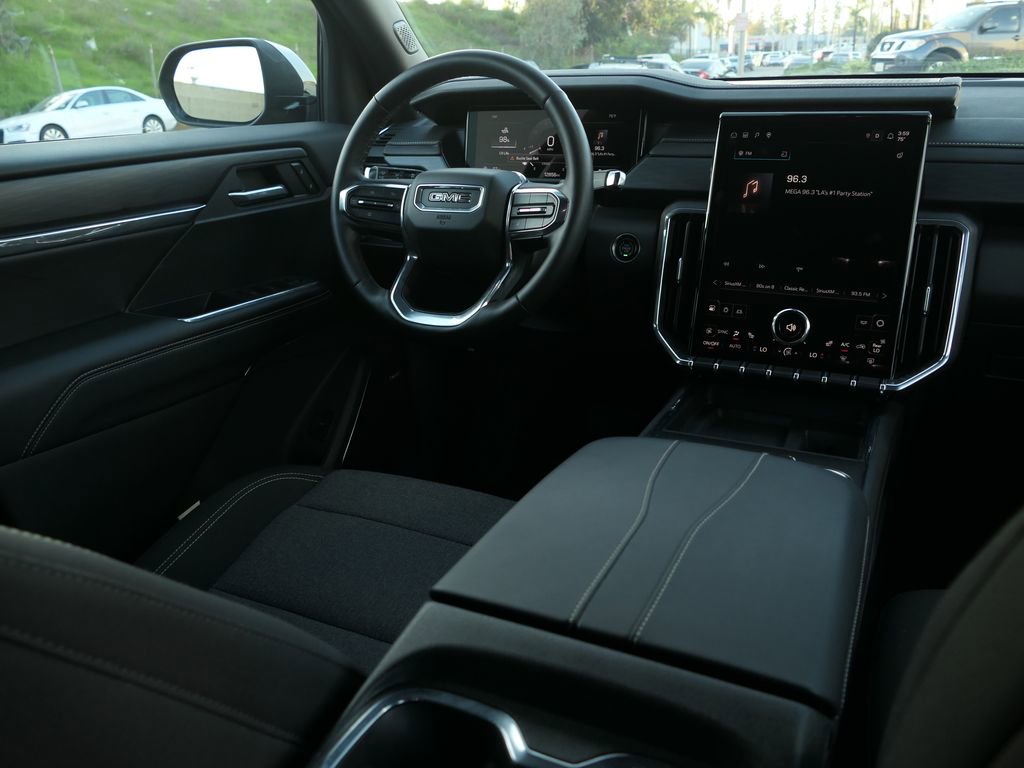 Used 2025 GMC Acadia Elevation image 24